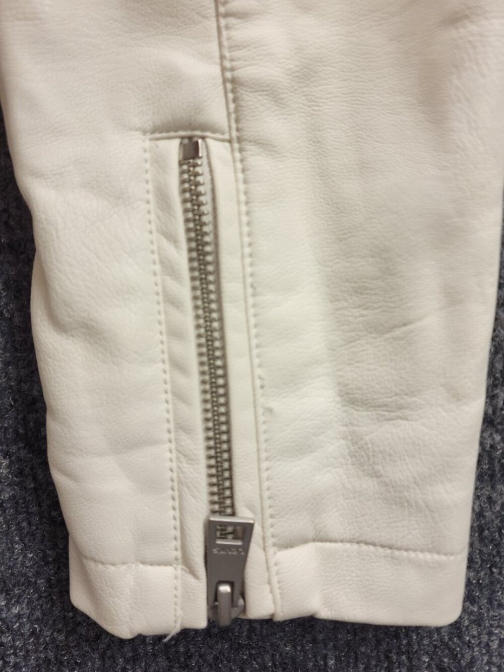 Vintage Levi's Leather Jacket | Quiet Luxury Cropped Moto - Picture 10 of 16
